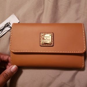BNWT dooney and bourke flip wallet